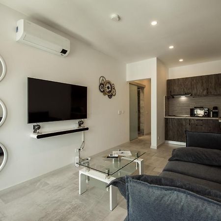 Fancy Penthouse Studio With Lakeview W10 Bucarest Esterno foto